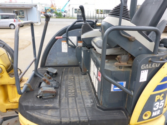 รถขุดมือสองยี่ห้อKOMATSU รุ่นPC35MR-2 เครื่องแห้ง ปั๊มแรง เอวดีวสภาพสวยพร้อมใช้งาน นำเข้าจากประเทศญี่ปุ่นคับ