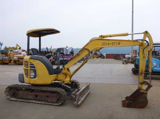 รถขุดมือสองยี่ห้อKOMATSU รุ่นPC35MR-2 เครื่องแห้ง ปั๊มแรง เอวดีวสภาพสวยพร้อมใช้งาน นำเข้าจากประเทศญี่ปุ่นคับ