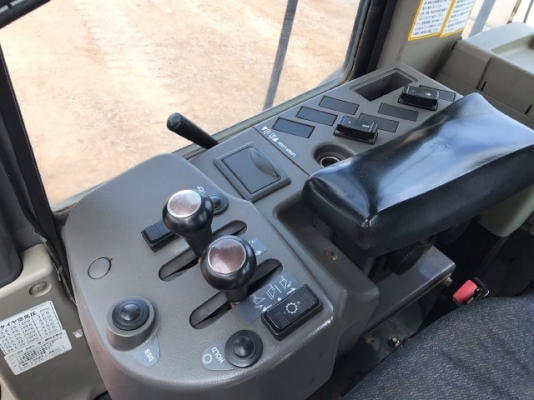 ขายรถตักล้อยาง HITACHI ZW220 (เทียบเท่า WA380-6) รถนอกนำเข้าจากญี่ปุ่น สภาพสวยพร้อมใช้ มีVDOการทำงานครับ ขายรถตักล้อยาง HITACHI ZW220 (เทียบเท่า WA380-6) รถนอกนำเข้าจากญี่ปุ่น สภาพสวยพร้อมใช้ มีVDOการทำงานครับ