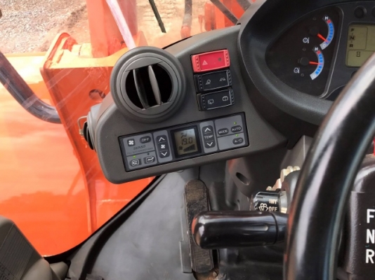 ขายรถตักล้อยาง HITACHI ZW220 (เทียบเท่า WA380-6) รถนอกนำเข้าจากญี่ปุ่น สภาพสวยพร้อมใช้ มีVDOการทำงานครับ