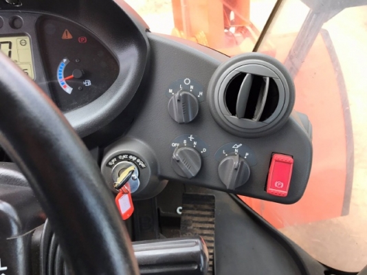 ขายรถตักล้อยาง HITACHI ZW220 (เทียบเท่า WA380-6) รถนอกนำเข้าจากญี่ปุ่น สภาพสวยพร้อมใช้ มีVDOการทำงานครับ ขายรถตักล้อยาง HITACHI ZW220 (เทียบเท่า WA380-6) รถนอกนำเข้าจากญี่ปุ่น สภาพสวยพร้อมใช้ มีVDOการทำงานครับ