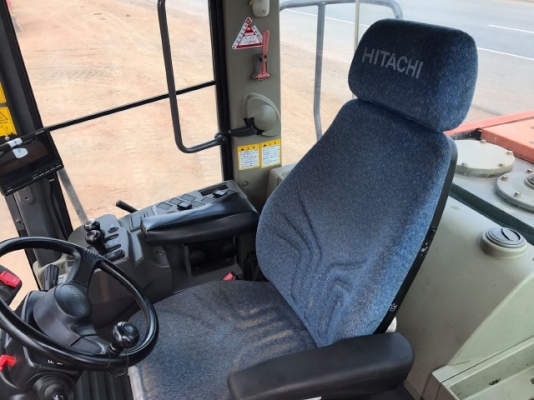 ขายรถตักล้อยาง HITACHI ZW220 (เทียบเท่า WA380-6) รถนอกนำเข้าจากญี่ปุ่น สภาพสวยพร้อมใช้ มีVDOการทำงานครับ ขายรถตักล้อยาง HITACHI ZW220 (เทียบเท่า WA380-6) รถนอกนำเข้าจากญี่ปุ่น สภาพสวยพร้อมใช้ มีVDOการทำงานครับ