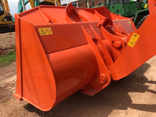 ขายรถตักล้อยาง HITACHI ZW220 (เทียบเท่า WA380-6) รถนอกนำเข้าจากญี่ปุ่น สภาพสวยพร้อมใช้ มีVDOการทำงานครับ ขายรถตักล้อยาง HITACHI ZW220 (เทียบเท่า WA380-6) รถนอกนำเข้าจากญี่ปุ่น สภาพสวยพร้อมใช้ มีVDOการทำงานครับ