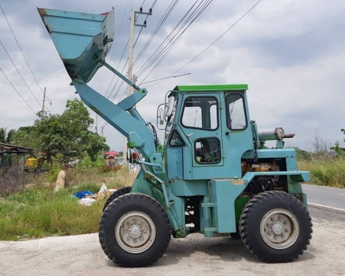 ขายด่วนรถตักมิสซูHL707เอวอ่อนขับ4ล้อรถนำเข้าขนาดใหญ่ตัก2.5คิวยกสูง3เมตรรถเพื่งนำเข้ายังไม่เคยใช้ในไทยเลย