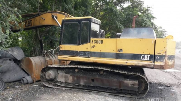 ขาย 695,000 บาท CATTERPILAR E300B เครื่องดี ปั้มแรง โช่หนา เอวแน่น. เอกสารชื้อขาย  รถอยู่ จ.สระบุรี โทร&amp;ไอดีไลน์ 0610710295
