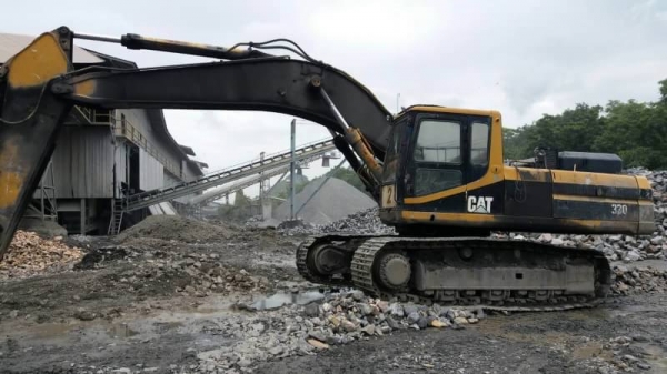 ขาย 795,000 บาท CATTERPILAR 330V1  เครื่องดี ปั้มแรง โช่หนา เอวแน่น. เอกสารชื้อขาย  รถอยู่ จ.สระบุรี โทร&amp;ไอดีไลน์ 0610710295