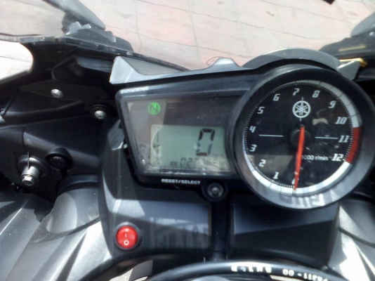 ขาย Yamaha R15 ปี 58 ปลายปี สภาพเครื่องเดีเดิมๆ ภายนอกมีรอยล้มนิดหน่อยด้านซ้ายและขวาตามรูปแปะเบาๆ ไม่ได้ล้มยาว ปีประกันชั้น 1 หมดปีหน้า ยางนอกหน้าและหลังดอกเต็ม ของเดิม รถวิ่งไปสองหมื่นกว่าๆ เล่มพร้อมชุดโอน
