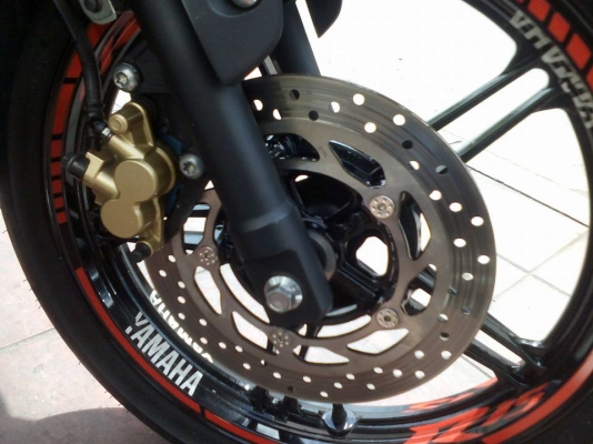 ขาย Yamaha R15 ปี 58 ปลายปี สภาพเครื่องเดีเดิมๆ ภายนอกมีรอยล้มนิดหน่อยด้านซ้ายและขวาตามรูปแปะเบาๆ ไม่ได้ล้มยาว ปีประกันชั้น 1 หมดปีหน้า ยางนอกหน้าและหลังดอกเต็ม ของเดิม รถวิ่งไปสองหมื่นกว่าๆ เล่มพร้อมชุดโอน ขาย Yamaha R15 ปี 58 ปลายปี สภาพเครื่องเดีเดิมๆ ภายนอกมีรอยล้มนิดหน่อยด้านซ้ายและขวาตามรูปแปะเบาๆ ไม่ได้ล้มยาว ปีประกันชั้น 1 หมดปีหน้า ยางนอกหน้าและหลังดอกเต็ม ของเดิม รถวิ่งไปสองหมื่นกว่าๆ เล่มพร้อมชุดโอน