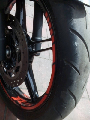 ขาย Yamaha R15 ปี 58 ปลายปี สภาพเครื่องเดีเดิมๆ ภายนอกมีรอยล้มนิดหน่อยด้านซ้ายและขวาตามรูปแปะเบาๆ ไม่ได้ล้มยาว ปีประกันชั้น 1 หมดปีหน้า ยางนอกหน้าและหลังดอกเต็ม ของเดิม รถวิ่งไปสองหมื่นกว่าๆ เล่มพร้อมชุดโอน
