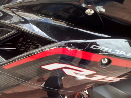 ขาย Yamaha R15 ปี 58 ปลายปี สภาพเครื่องเดีเดิมๆ ภายนอกมีรอยล้มนิดหน่อยด้านซ้ายและขวาตามรูปแปะเบาๆ ไม่ได้ล้มยาว ปีประกันชั้น 1 หมดปีหน้า ยางนอกหน้าและหลังดอกเต็ม ของเดิม รถวิ่งไปสองหมื่นกว่าๆ เล่มพร้อมชุดโอน