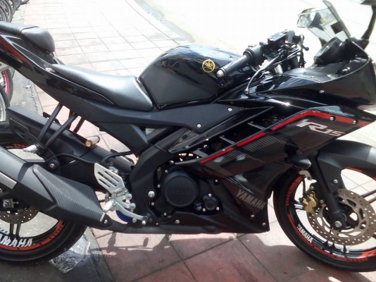 ขาย Yamaha R15 ปี 58 ปลายปี สภาพเครื่องเดีเดิมๆ ภายนอกมีรอยล้มนิดหน่อยด้านซ้ายและขวาตามรูปแปะเบาๆ ไม่ได้ล้มยาว ปีประกันชั้น 1 หมดปีหน้า ยางนอกหน้าและหลังดอกเต็ม ของเดิม รถวิ่งไปสองหมื่นกว่าๆ เล่มพร้อมชุดโอน