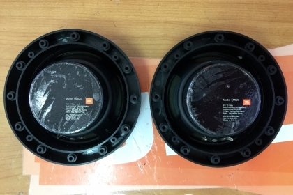 ขายโลโก้ JBL รุ่น TM Series สีทองของแท้บริษัทมหาจักรเลย ขายโลโก้ JBL รุ่น TM Series สีทองของแท้บริษัทมหาจักรเลย
