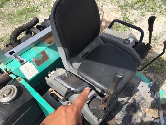 ขายรถแมคโค KOMATSU PC30-8 พร้อมลายหัวเจาะ