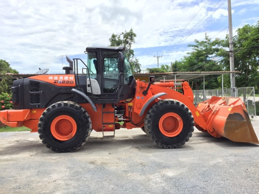 ขายรถสวยนำเข้า HITACHI ZW220-5B นำเข้าจากญี่ปุ่น สวยจัด โทร.090-986-2521 อ๊อบ