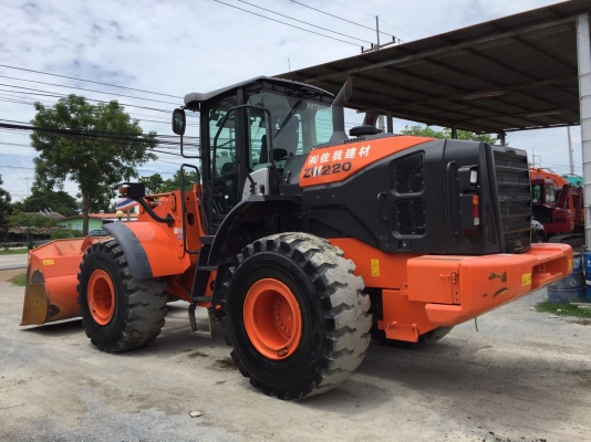 ขายรถสวยนำเข้า HITACHI ZW220-5B นำเข้าจากญี่ปุ่น สวยจัด โทร.090-986-2521 อ๊อบ