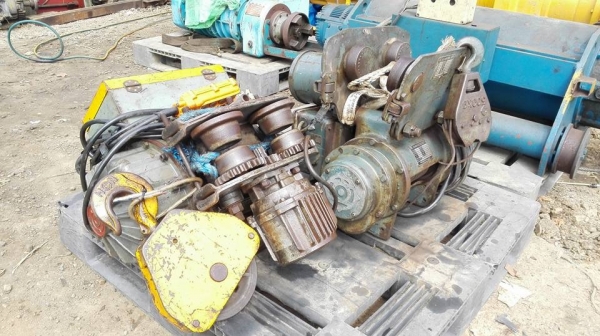 ** SOLD ** รอกสลิงไฟฟ้าญี่ปุ่น Hitachi &amp; Nippon 500 kg 4 ทิศทาง ไฟ 380V ยกลงใหม่ๆสภาพสวยพร้อมใช้