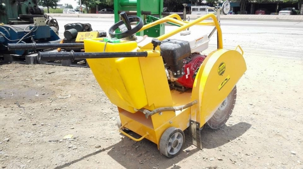 ** SOLD ** รถตัดพื้นถนนคอนกรีต BANGAI CCH-400 / HONDA GX 270 / 16" สภาพ 97\% เหมือนใหม่ใช้ครั้งเดียวติ้กเกอร์ครบทุกจุด!!