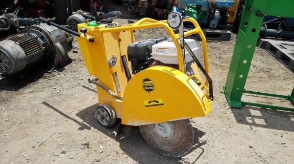 ** SOLD ** รถตัดพื้นถนนคอนกรีต BANGAI CCH-400 / HONDA GX 270 / 16" สภาพ 97\% เหมือนใหม่ใช้ครั้งเดียวติ้กเกอร์ครบทุกจุด!!