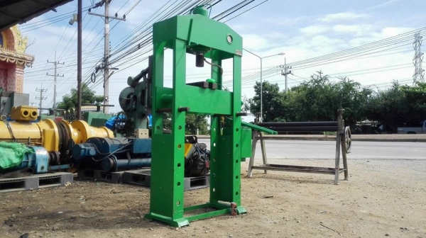 ** SOLD ** แท่นอัดไฮดรอลิคของ T.M.C. ขนาด 30 ตัน ของแท้ไม่โหลไม่บางสภาพสวยของครบพร้อมใช้