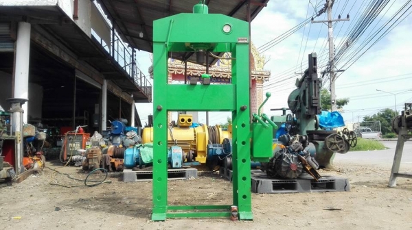 ** SOLD ** แท่นอัดไฮดรอลิคของ T.M.C. ขนาด 30 ตัน ของแท้ไม่โหลไม่บางสภาพสวยของครบพร้อมใช้