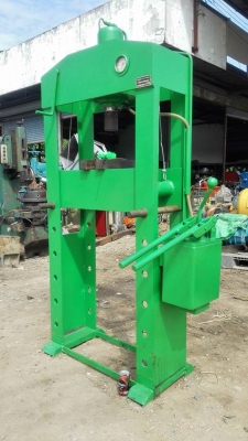 ** SOLD ** แท่นอัดไฮดรอลิคของ T.M.C. ขนาด 30 ตัน ของแท้ไม่โหลไม่บางสภาพสวยของครบพร้อมใช้