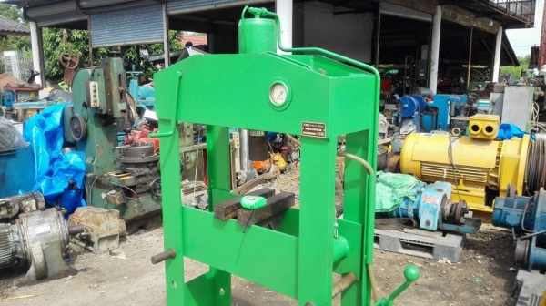 ** SOLD ** แท่นอัดไฮดรอลิคของ T.M.C. ขนาด 30 ตัน ของแท้ไม่โหลไม่บางสภาพสวยของครบพร้อมใช้