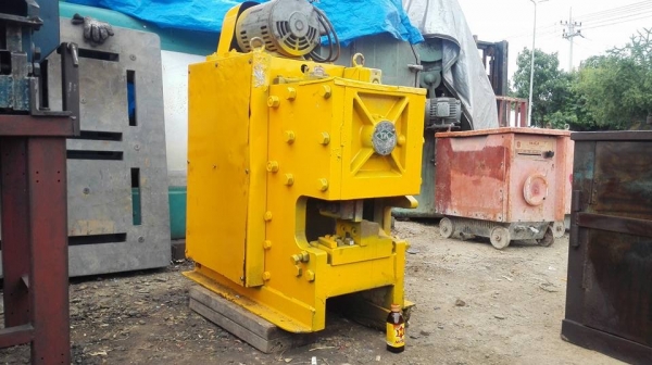 ** SOLD ** เครื่องตัดเหล็กเส้นญี่ปุ่นระบบเฟือง TK JAPAN ตัด 25-32 มม ไฟ 380V พร้อมใช้