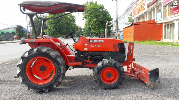 ขายรถไถ Kubota L3408 สภาพดีสวยๆๆพร้อมใช้ มีอุปกรณ์พร้อมหน้าหลัง ขายรถไถ Kubota L3408 สภาพดีสวยๆๆพร้อมใช้ มีอุปกรณ์พร้อมหน้าหลัง