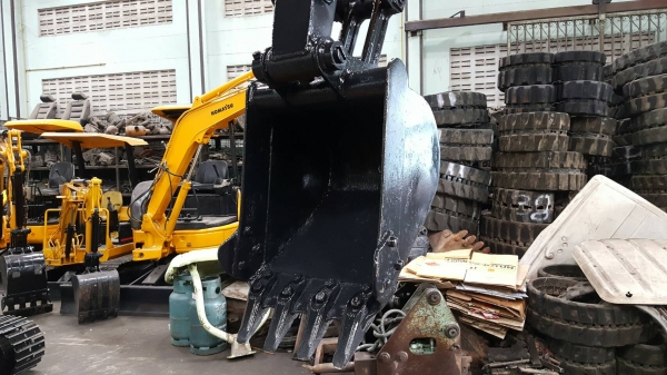 ขาย รถขุด KOMATSU รุ่น PC28UU-2- มือสองญี่ปุ่น แทรกเหล็ก สวยพร้อมใช้งาน ทำงานดี ทุกระบบ  มือถือ/LINE ID : 0818753444