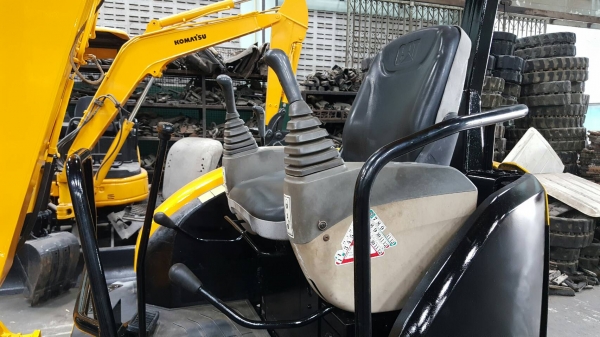 ขาย รถขุด CATERPILLAR รุ่น 303CR มือสองญี่ปุ่น แทรกเหล็ก สวยพร้อมใช้งาน ทำงานดี ทุกระบบ  มือถือ/LINE ID : 0818753444