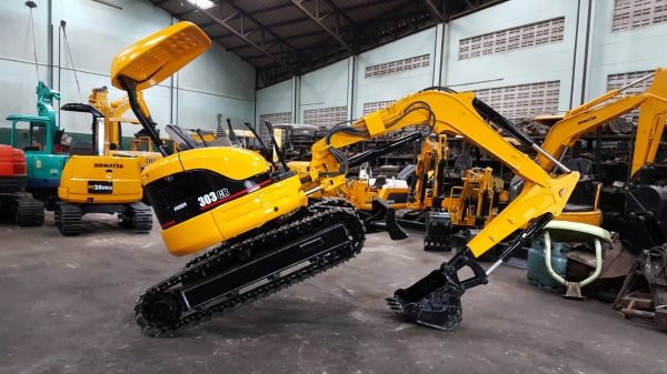 ขาย รถขุด CATERPILLAR รุ่น 303CR มือสองญี่ปุ่น แทรกเหล็ก สวยพร้อมใช้งาน ทำงานดี ทุกระบบ  มือถือ/LINE ID : 0818753444