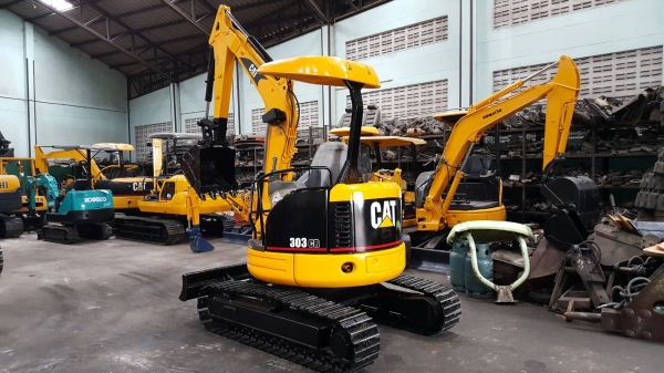 ขาย รถขุด CATERPILLAR รุ่น 303CR มือสองญี่ปุ่น แทรกเหล็ก สวยพร้อมใช้งาน ทำงานดี ทุกระบบ  มือถือ/LINE ID : 0818753444