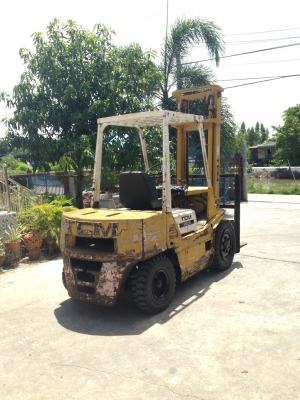 ขายรถโฟร์คลิฟท์ยี่ห้อTCM3ตันเสาสูง4เมตร