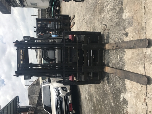 ขายรถโฟล์คลิฟท์มือสองสภาพดีเยี่ยม TOYOTA รุ่น 7FD25 เครื่องดีเซล เบาะยางสภาพสวย สามารถสไลด์งาออโต้ !! นำเข้าเองจากประเทศญี่ปุ่น 100\% ไม่เคยผ่านการใช้งานในไทยเลย