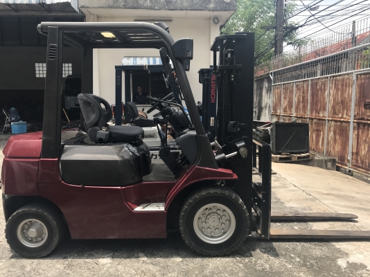 ขายรถโฟล์คลิฟท์มือสองสภาพดีเยี่ยม TOYOTA รุ่น 7FD25 เครื่องดีเซล เบาะยางสภาพสวย สามารถสไลด์งาออโต้ !! นำเข้าเองจากประเทศญี่ปุ่น 100\% ไม่เคยผ่านการใช้งานในไทยเลย
