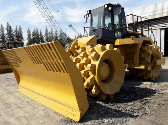CATERPILLAR 826 G  รถดันดิน ดันขยะ