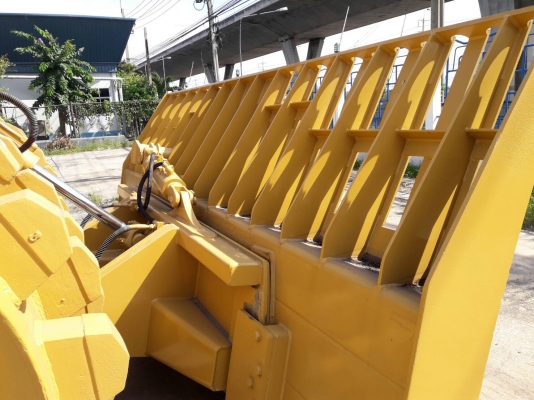 CATERPILLAR 826 G  รถดันดิน ดันขยะ