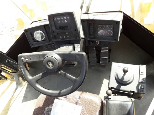 CATERPILLAR 826 G  รถดันดิน ดันขยะ