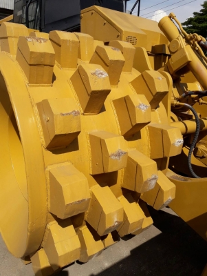 CATERPILLAR 826 G  รถดันดิน ดันขยะ