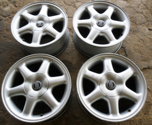 แม็กวอลโว่ ขอบ15 แท้ๆ 5รู108 สภาพดี วงละ650