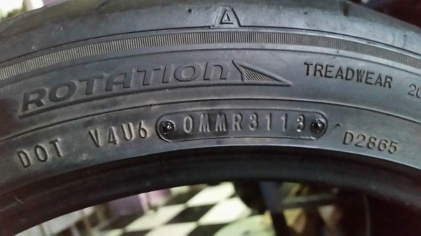 สายซิ่งยางซอฟ ดันลอปคู่หลังสวยๆดอกเจ็บๆ 235-40R17 มี2เส้น สายซิ่งยางซอฟ ดันลอปคู่หลังสวยๆดอกเจ็บๆ 235-40R17 มี2เส้น