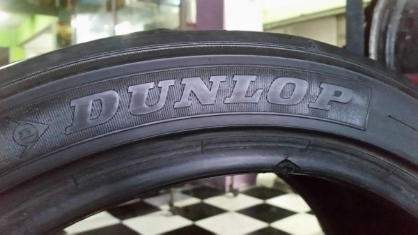 สายซิ่งยางซอฟ ดันลอปคู่หลังสวยๆดอกเจ็บๆ 235-40R17 มี2เส้น สายซิ่งยางซอฟ ดันลอปคู่หลังสวยๆดอกเจ็บๆ 235-40R17 มี2เส้น