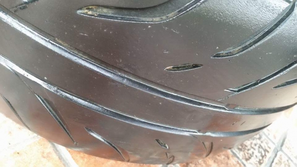 สายซิ่งยางซอฟ ดันลอปคู่หลังสวยๆดอกเจ็บๆ 235-40R17 มี2เส้น สายซิ่งยางซอฟ ดันลอปคู่หลังสวยๆดอกเจ็บๆ 235-40R17 มี2เส้น