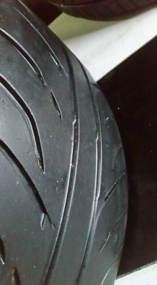 สายซิ่งยางซอฟ ดันลอปคู่หลังสวยๆดอกเจ็บๆ 235-40R17 มี2เส้น สายซิ่งยางซอฟ ดันลอปคู่หลังสวยๆดอกเจ็บๆ 235-40R17 มี2เส้น