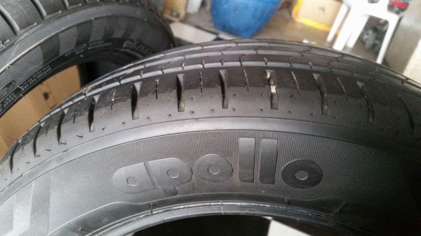 Apollo มี1เส้น 185-60R15 ยางดอกป้ายแดงปี15 สวยสด ไม่มีปะ