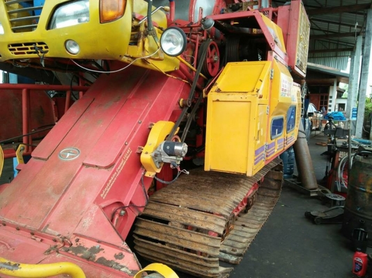 ขายรถเกี่ยวข้าวศักดิ์พัฒนา เครื่อง205แรงตัวเดิน10เพลาใหญ่ ปั้มพ์ไดกิ้นส์22 อุ้มปรับระดับ อีซซู6HL อุ้ม2.5ตัน