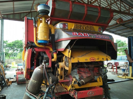 ขายรถเกี่ยวข้าวศักดิ์พัฒนา เครื่อง205แรงตัวเดิน10เพลาใหญ่ ปั้มพ์ไดกิ้นส์22 อุ้มปรับระดับ อีซซู6HL อุ้ม2.5ตัน