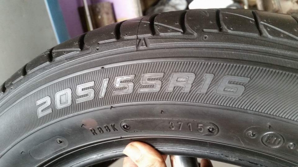 Dunlop มี1เส้น 205-55R16 ยางดอกป้ายแดงปี15