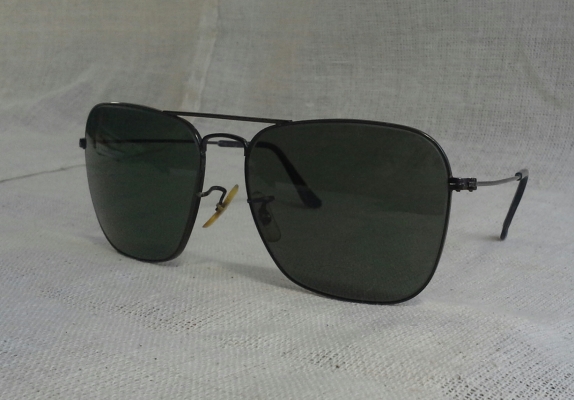 แว่นตาอเมริกันวินเทจ 'ราชสีห์ดำ' กองเกวียนคาราวานยุค '70s Vintage B&L RAY-BAN CARAVAN USA ตัวแท้! จริงใจ-ไม่จิงโจ้! แว่นตาอเมริกันวินเทจ 'ราชสีห์ดำ' กองเกวียนคาราวานยุค '70s Vintage B&L RAY-BAN CARAVAN USA ตัวแท้! จริงใจ-ไม่จิงโจ้!