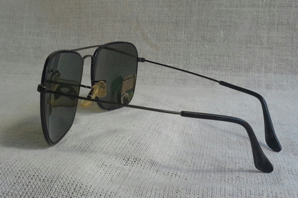 แว่นตาอเมริกันวินเทจ 'ราชสีห์ดำ' กองเกวียนคาราวานยุค '70s Vintage B&L RAY-BAN CARAVAN USA ตัวแท้! จริงใจ-ไม่จิงโจ้! แว่นตาอเมริกันวินเทจ 'ราชสีห์ดำ' กองเกวียนคาราวานยุค '70s Vintage B&L RAY-BAN CARAVAN USA ตัวแท้! จริงใจ-ไม่จิงโจ้!
